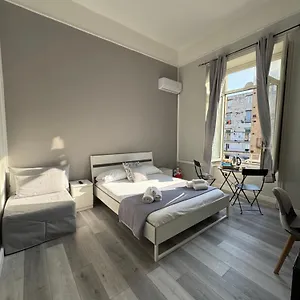 Adda Passa A Nuttat , Napoli Italia